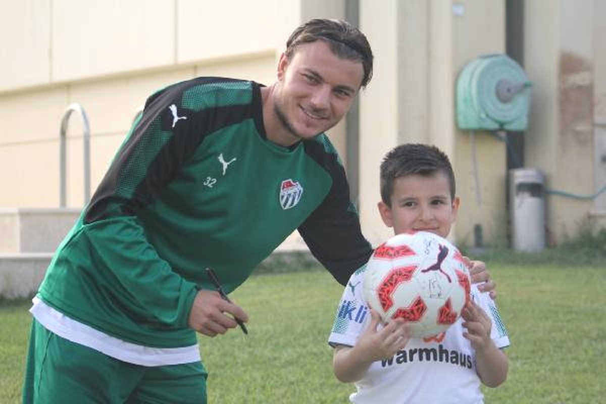 Bursaspor Minik Yasin\'in Hayalini Gerçekleştirdi