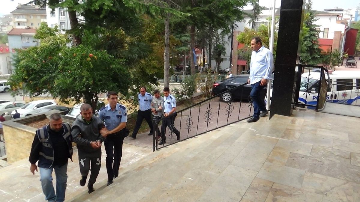 Çalıntı Araçla Yakalanan 2 Şüpheli Adliyeye Sevk Edildi