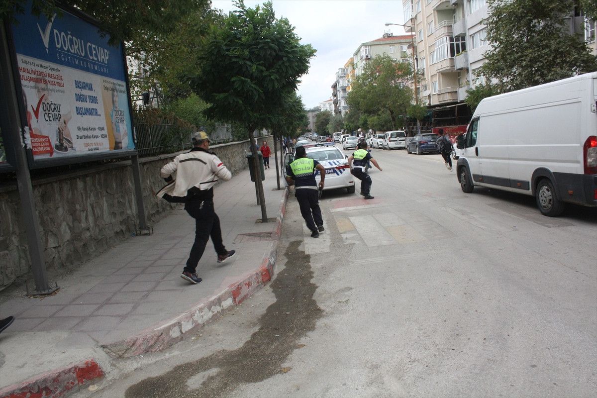 Ehliyetsiz Sürücü Polisten Kaçtı