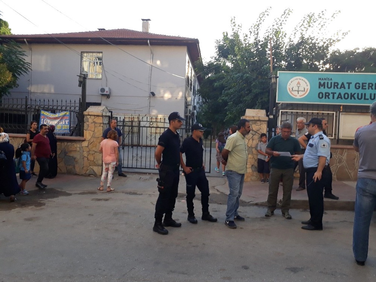 Emniyet Personeli Öğrencilerin Güvenliği İçin Çalışıyor