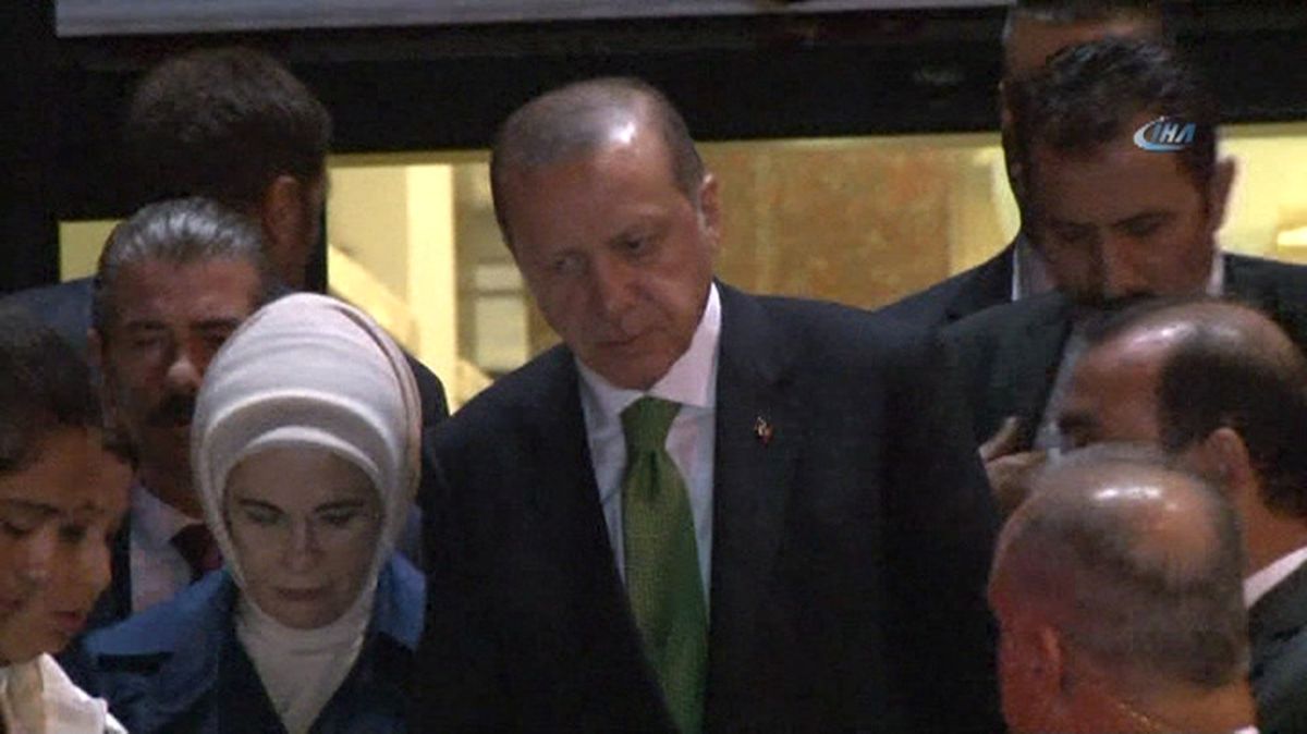 Erdoğan\'dan Vefat Eden Ak Partili Vekilin Ailesine Ziyaret