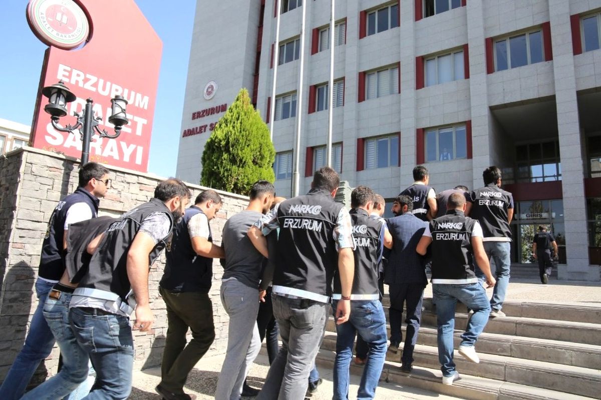 Erzurum\'da Narkotik Ekipleri Uyuşturucu Tacirlerine Göz Açtırmıyor
