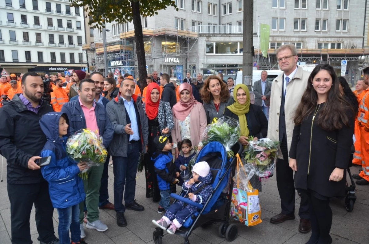 Hamburg\'taki Meydana Türk Temizlik İşçisinin İsmi Verildi