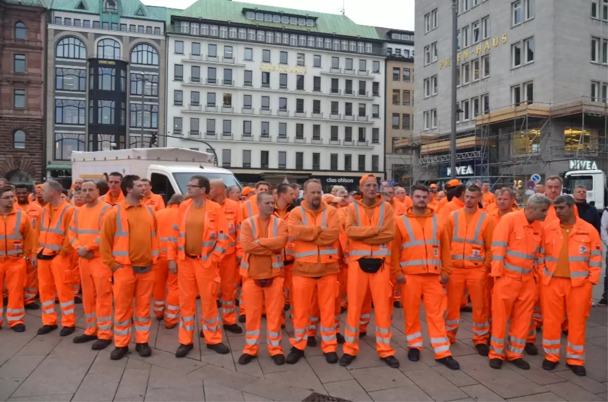 Hamburg\'taki Meydana Türk Temizlik İşçisinin İsmi Verildi