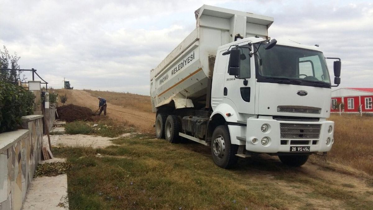 İnönü Belediyesi Fen İşler Ekipleri Yollarda