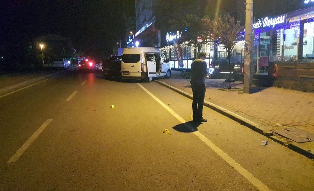 Kafeye Giderken Otomobilden Açılan Ateşle Yaralandı