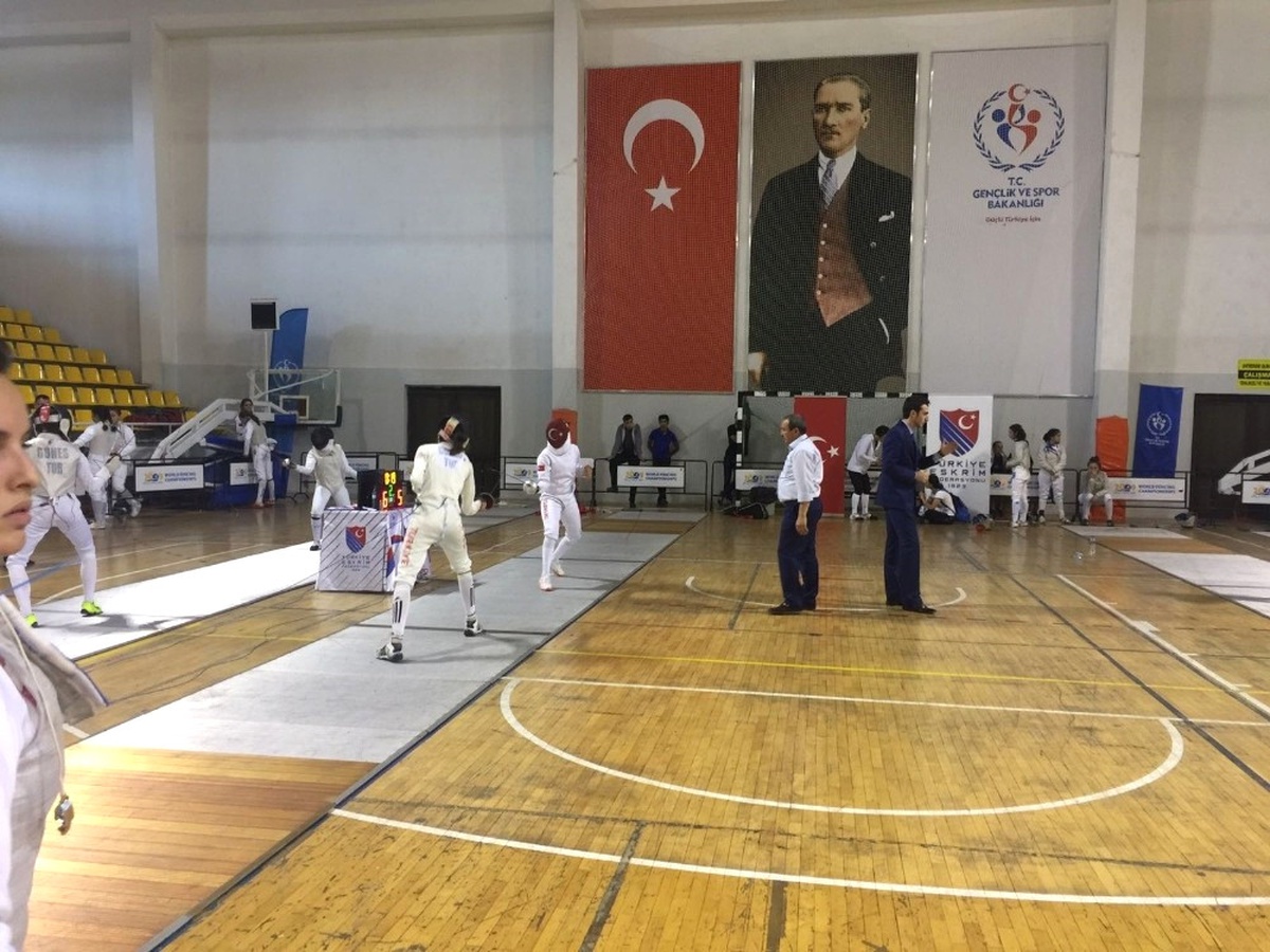 Kağıtsoporlu Eskrimciler, Büyükler Açık Turnuvasında Tarih Yazdı