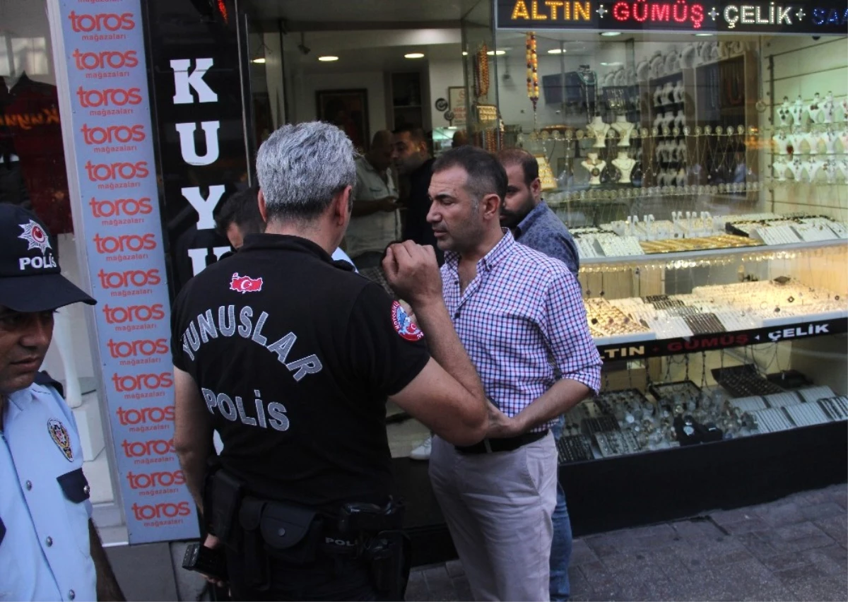 Kavgaya Müdahale Eden Polis, Tüfeğin Ateş Almasıyla Yaralandı