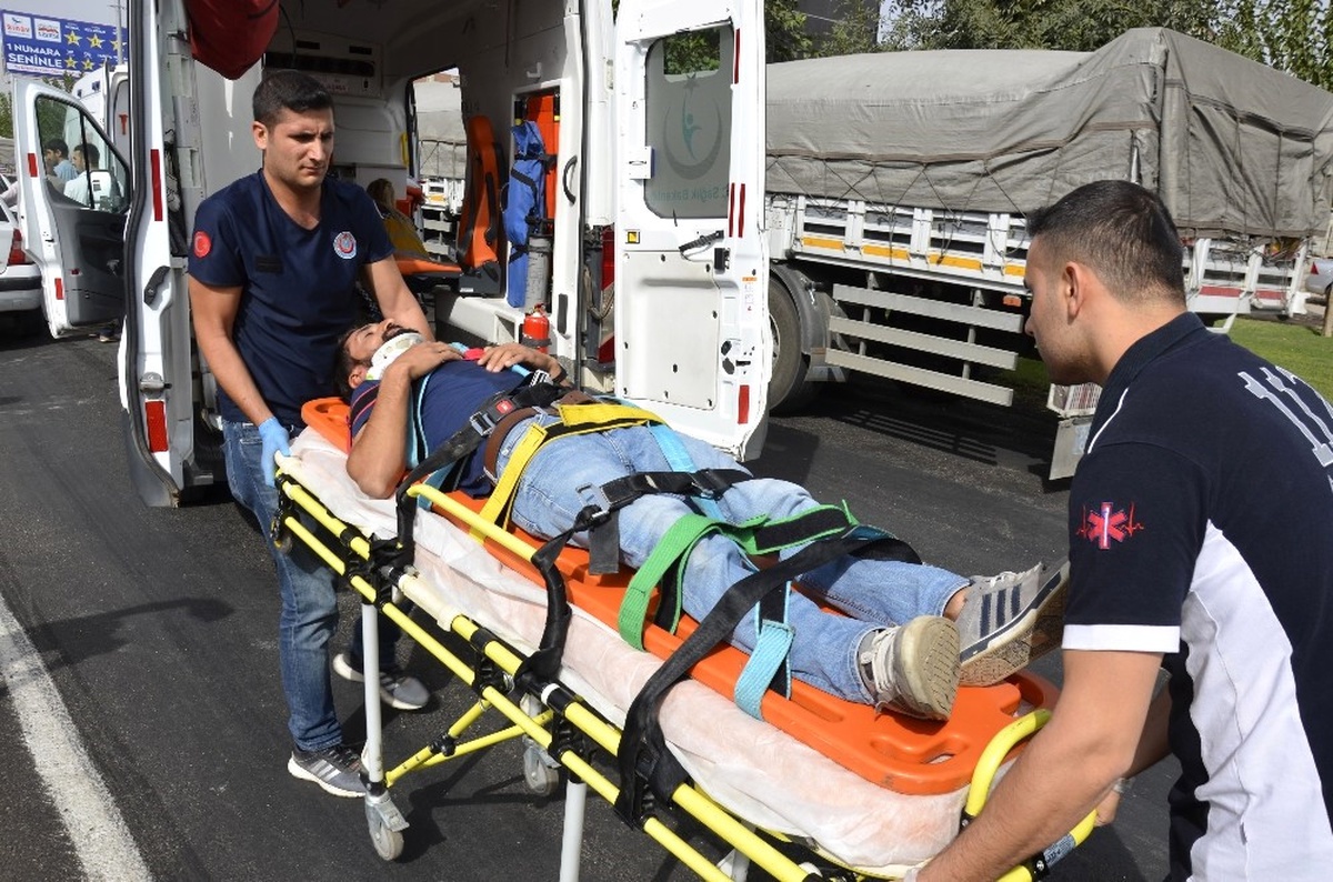 Kırmızı Işıkta Zincirleme Kaza: 3 Yaralı