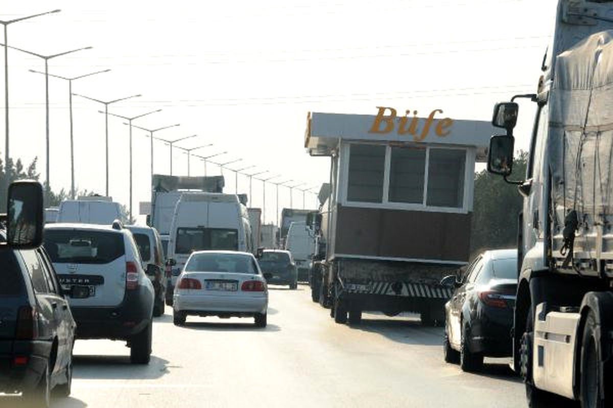 Konteyner Büfe\' Kamyonetle Taşındı