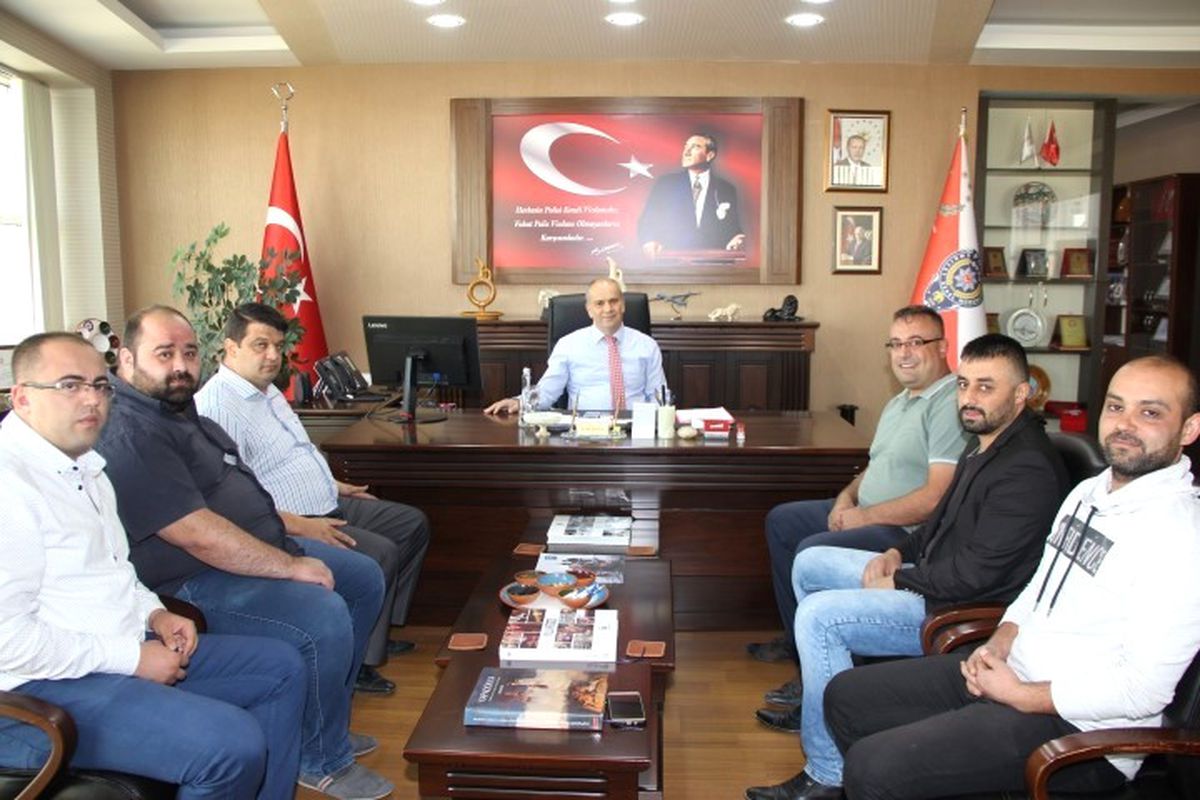 Meterisliler Taraftar Derneği Emniyet Müdürü Artunay\'ı Ziyaret Etti