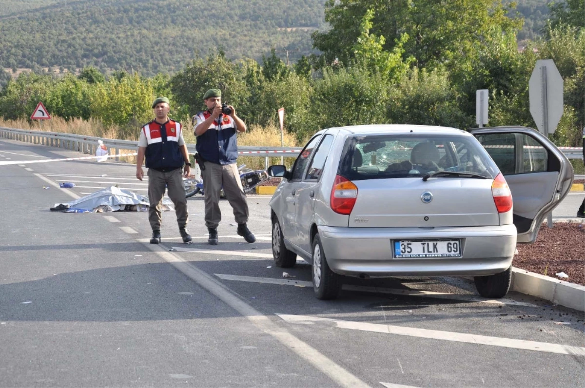 Otomobil ile Motosiklet Çarpıştı: 1 Ölü, 4 Yaralı