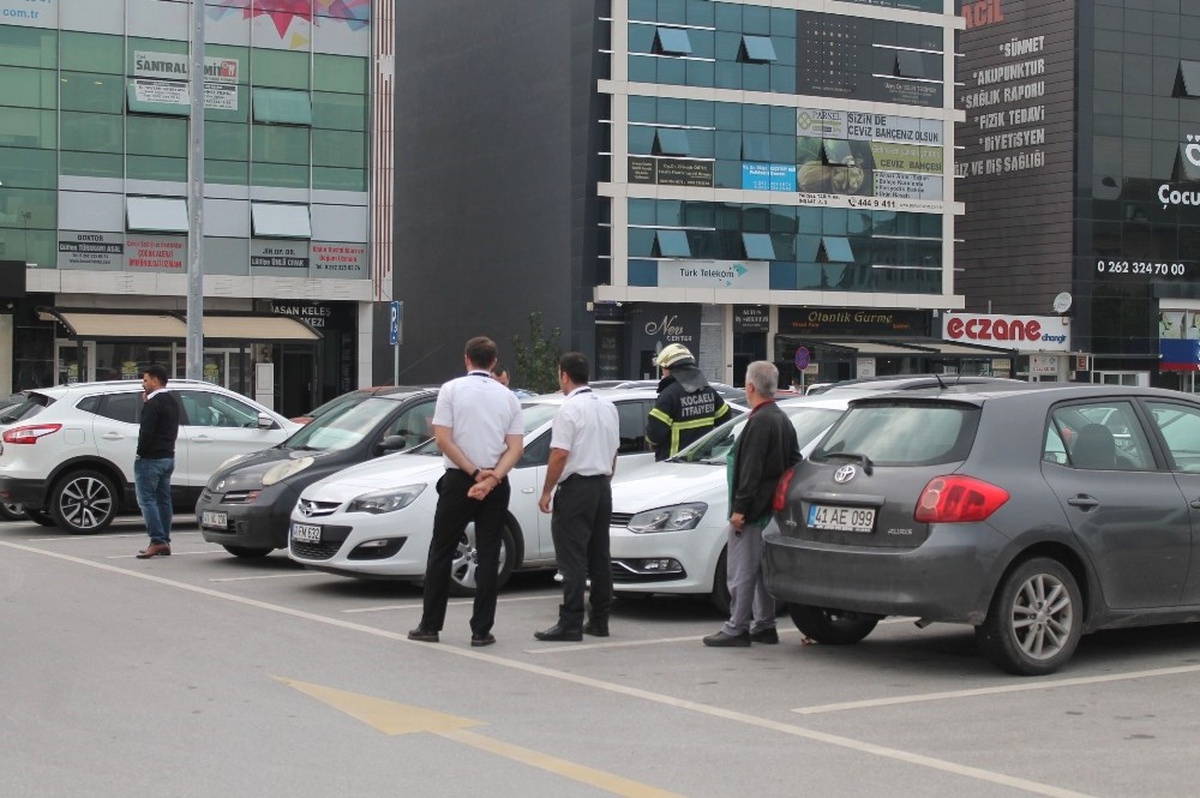 Oynadığı Anahtarın Kilitlediği Otomobilde Kalan Bebeği İtfaiye Kurtardı