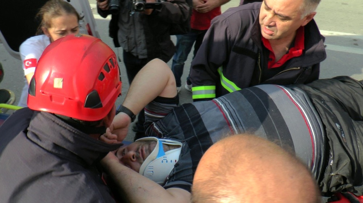 Özel Halk Otobüsü Ani Fren Yapan Araca Çarptı: 1 Yaralı