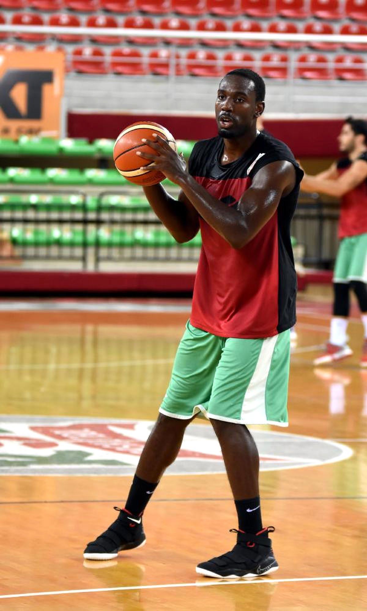 Pınar Karşıyaka\'da \'Dustin Hogue\' Telaşı