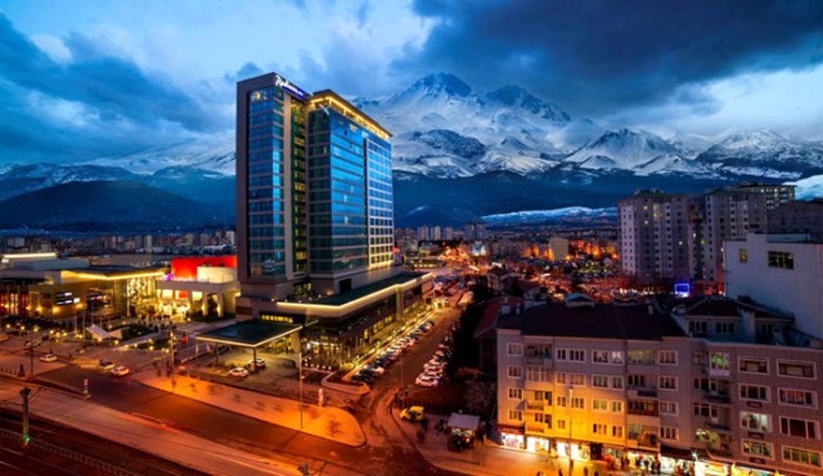 Radisson Blu Hotel Hedef Büyüttü