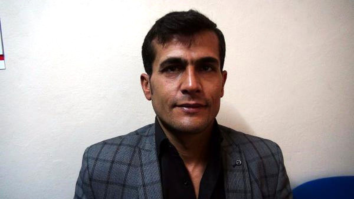 Şahini Ayaklarından Ağaca Bağladılar