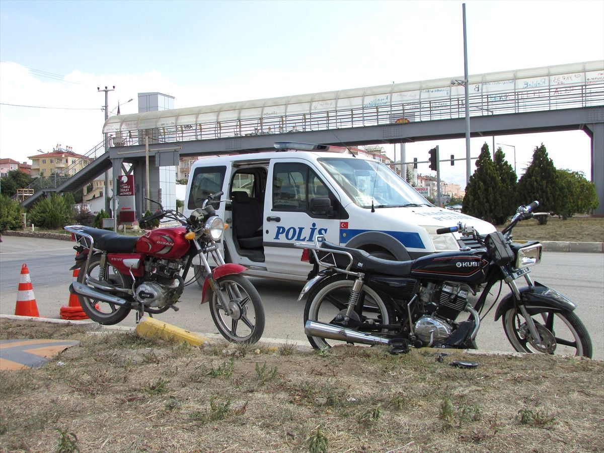 Sandıklı\'da Trafik Kazası: 2 Yaralı