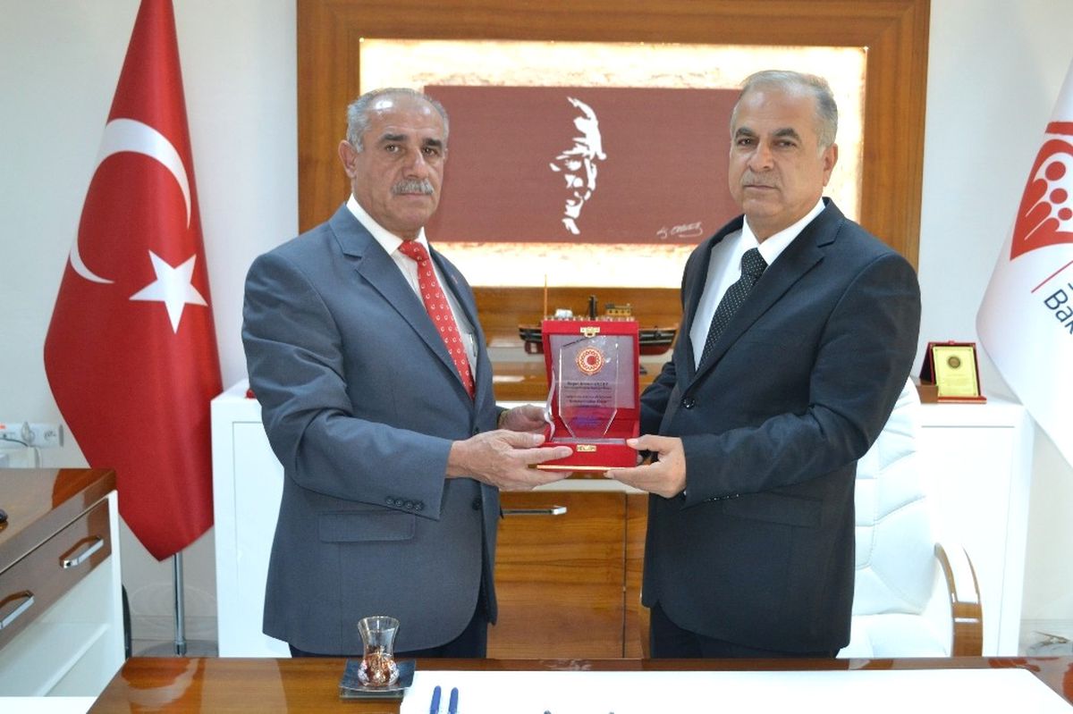 Şehit Yakınları ve Gazilerden Aile ve Sosyal Politikalar İl Müdürü Bulut\'a Plaket
