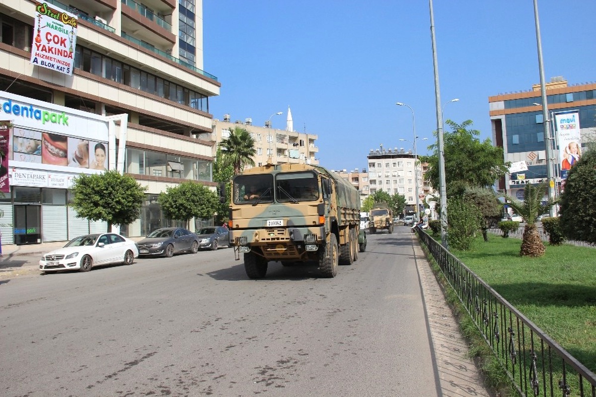 Suriye Sınıra Askeri Sevkiyat Sürüyor