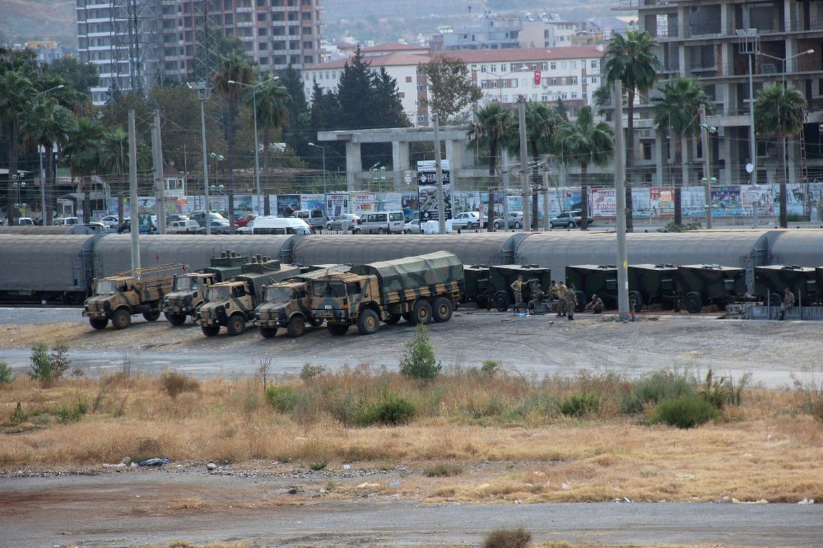 Suriye Sınıra Askeri Sevkiyat Sürüyor