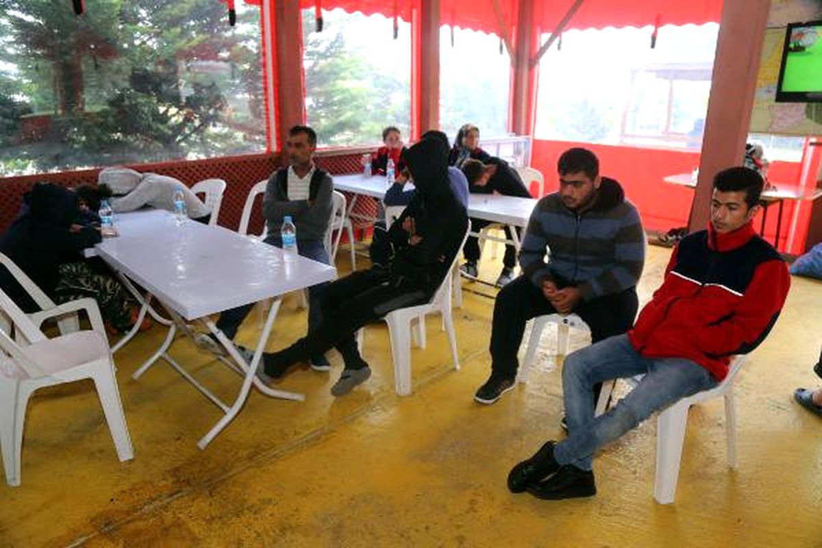 Tekne Faciasında Kaptan Sadece Kendi Ailesine Can Yeleği Giydirmiş (2)