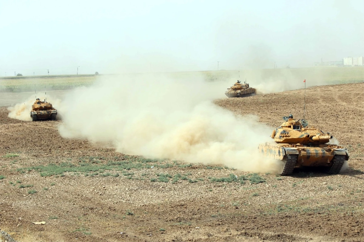 Türk ve Irak Askerleri Tozu Dumana Kattı