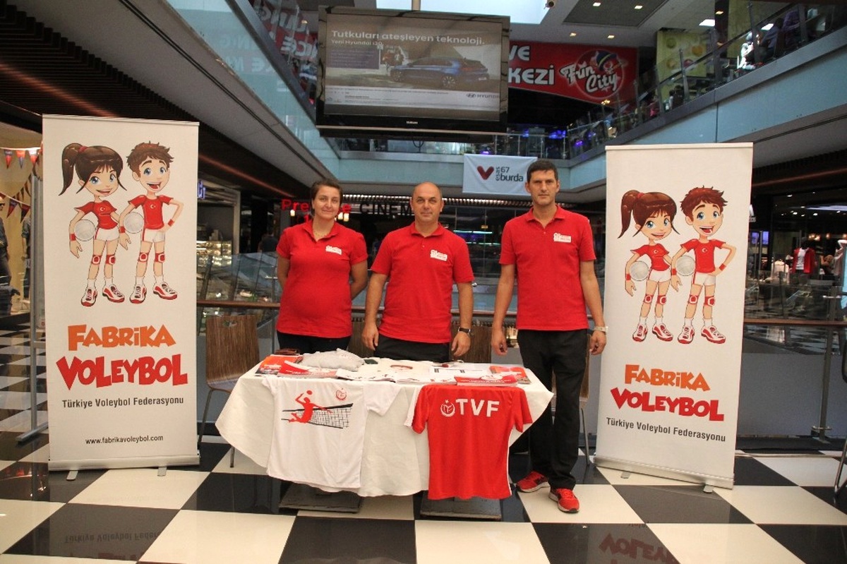 Türkiye Voleybol Federasyonu Fabrika Voleybol Okulları Zonguldak\'ta