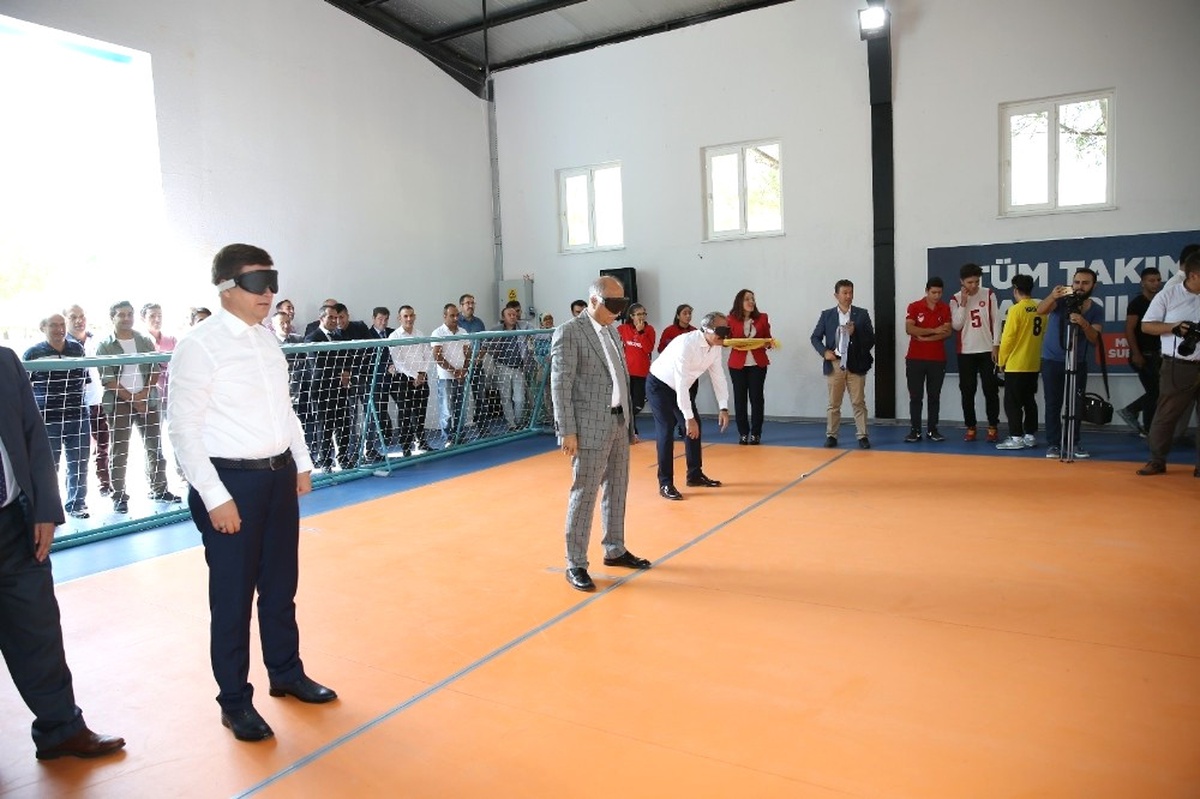 Vali, Milletvekili, Belediye Başkanı Maske Taktı, Goalball Oynadı