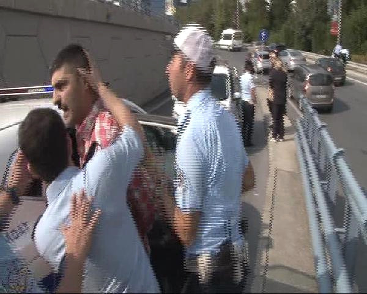Yeni Aldığı Taksisinin Kaza Yaptığını Görünce Sinir Krizi Geçirdi