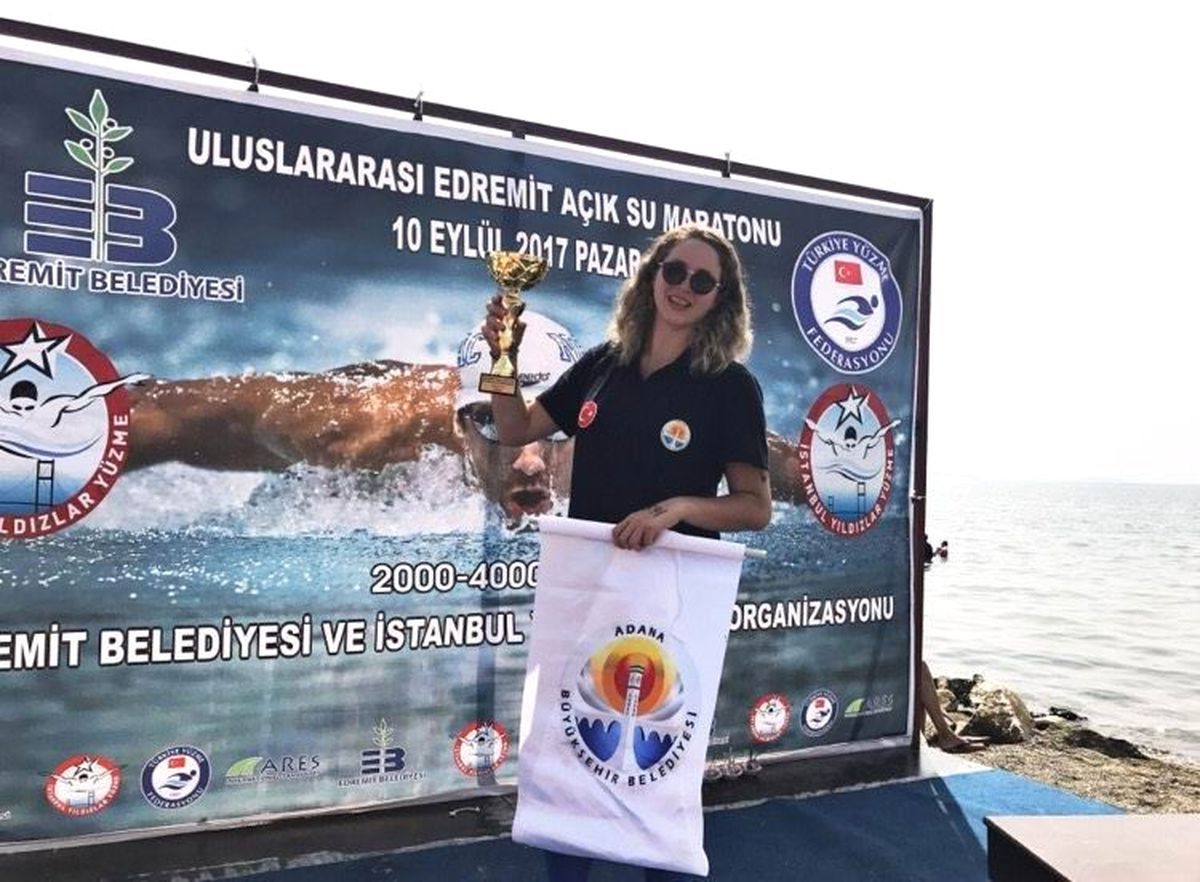 Yüzme Maratonunda Adanalı Ece Turgut Birinci Oldu