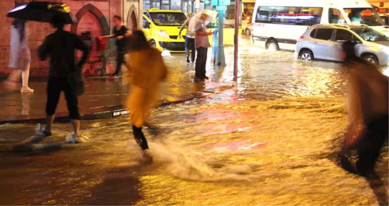 AKOM, İstanbul\'daki Yağmurun Bilançosunu Açıkladı: Metrekareye 7 Damacana Yağmur Düştü