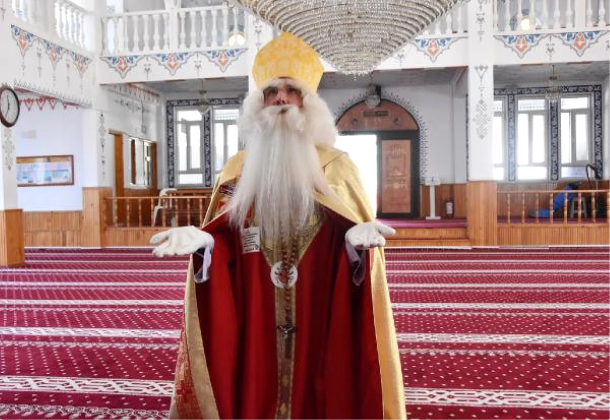 Alman Noel Baba, Camide Dua Edip Barış Diledi