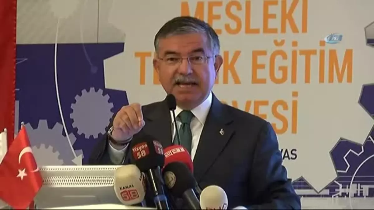 Bakan İsmet Yılmaz Mesleki ve Teknik Eğitim Zirvesi\'ne Katıldı