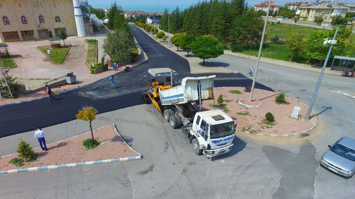 Beyşehir\'de Asfalt Çalışmaları Sürüyor