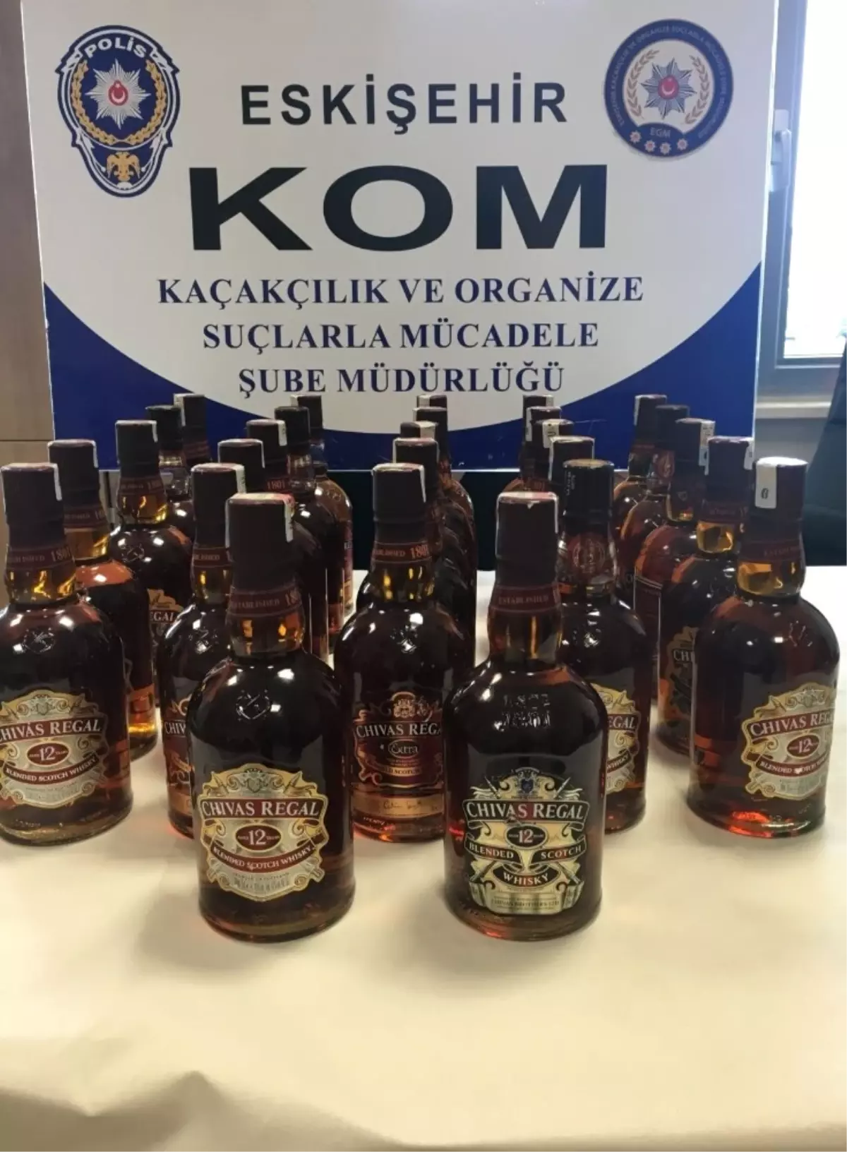Eskişehir\'de 27 Şişe Kaçak İçki ve 10 Cep Telefonu Ele Geçirildi