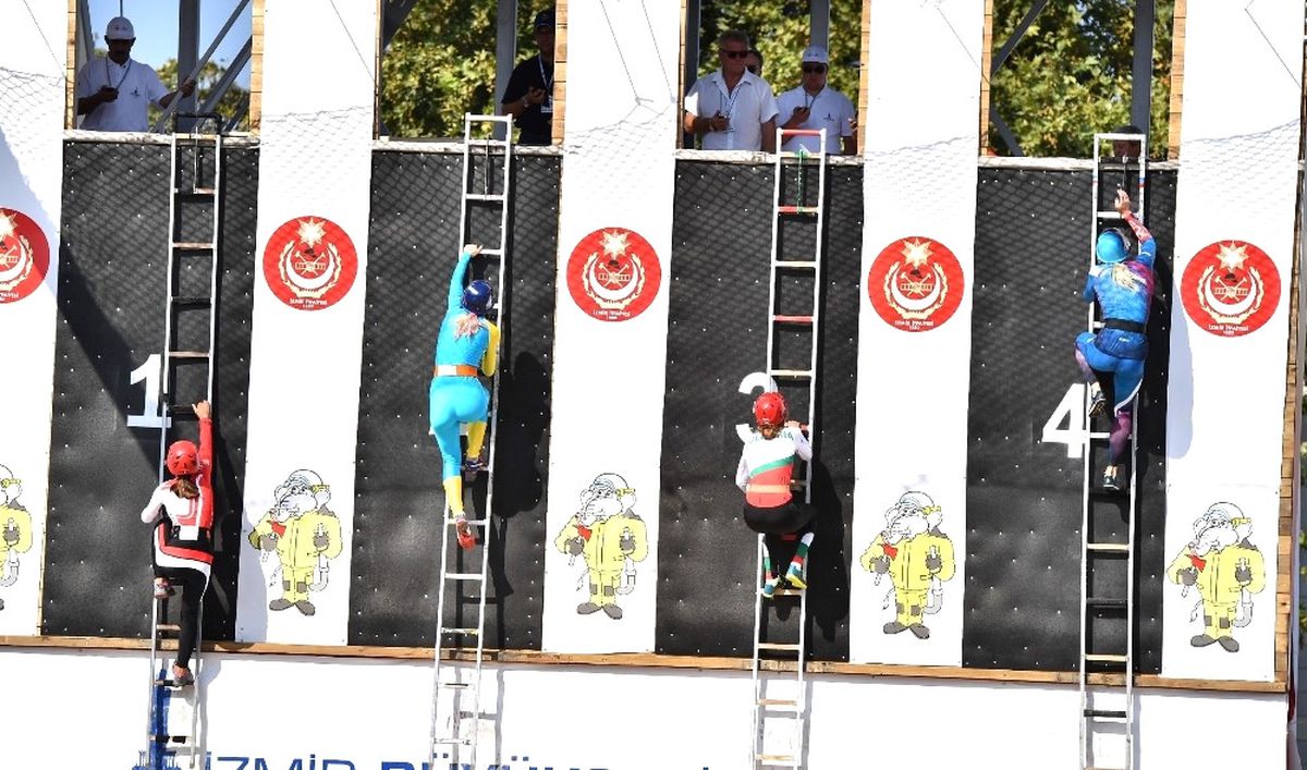 İtfaiyeciler Nefes Nefese Mücadele Verdi