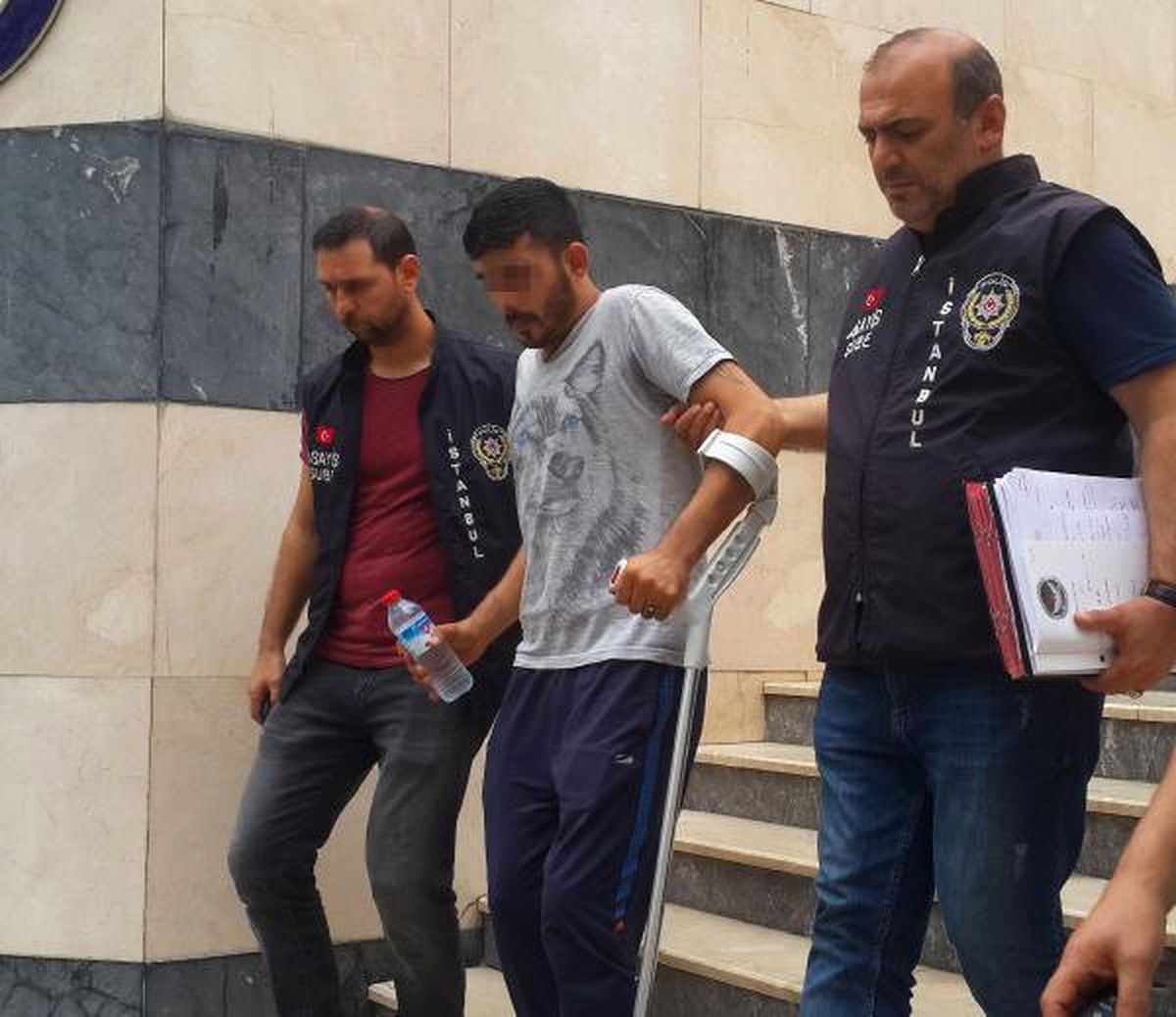 Kahvehanedeki Cinayetin Şüphelisi Ayağındaki Elektronik Kelepçeyle Yakalandı
