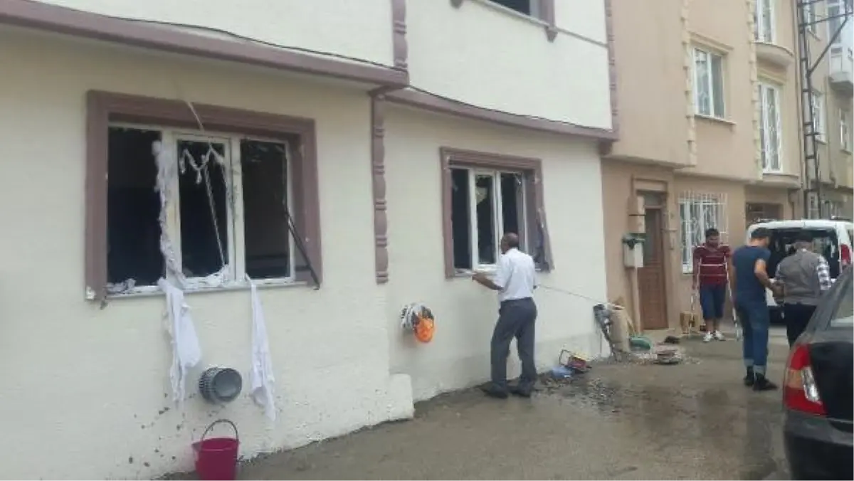Lambayı Yakınca Eve Sızan Doğalgaz İnfilak Etti: 3 Yaralı (3)