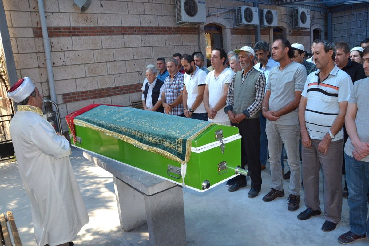 Minik Zeynep Gözyaşlarıyla Uğurlandı