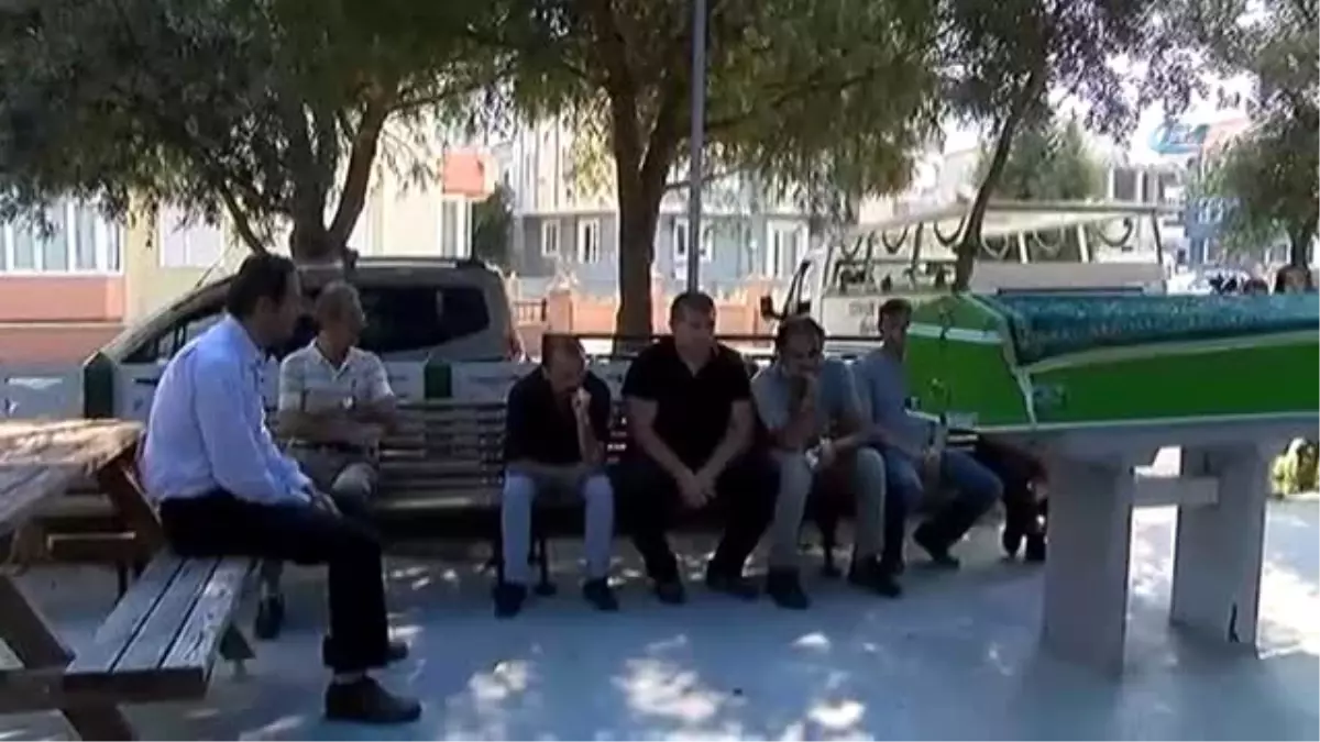 Okul Yolunda Silahlı Saldırıyla Hayatını Kaybeden Minik Zeynep Gözyaşlarıyla Uğurlandı