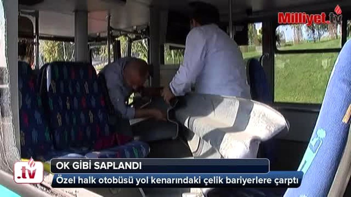 Özel Halk Otobüsüne Bariyerler Ok Gibi Saplandı