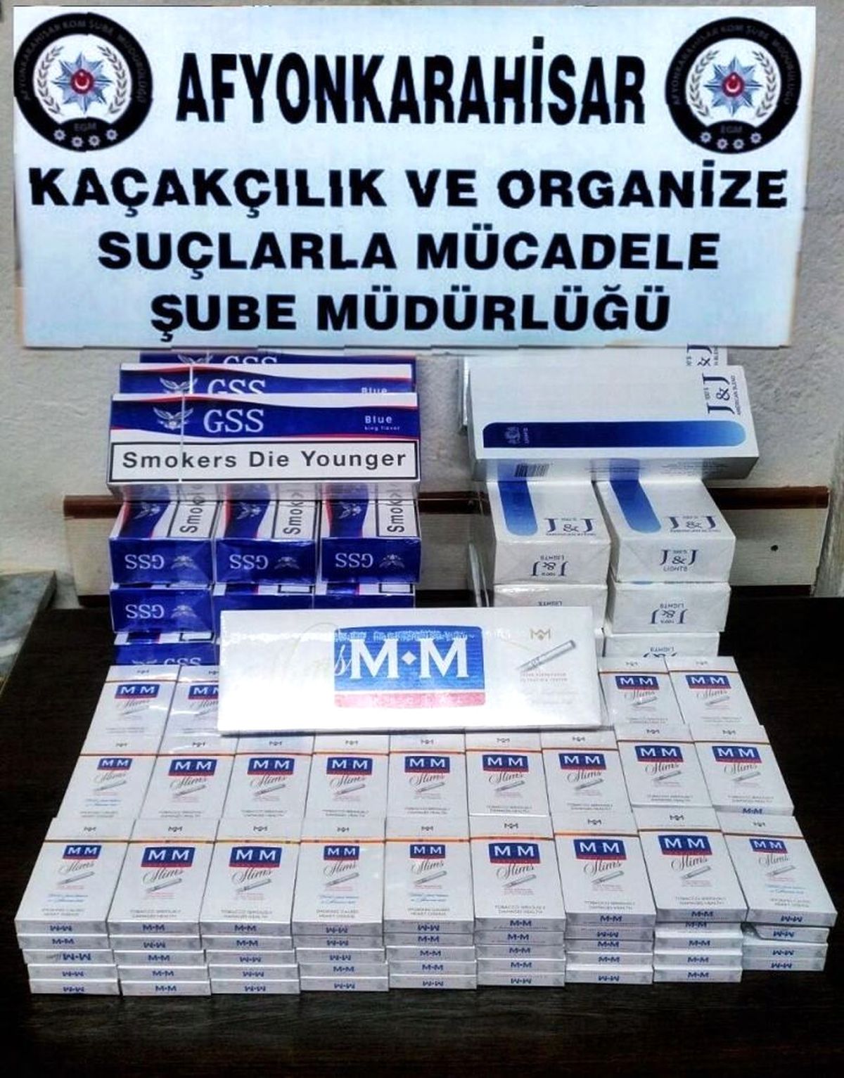 Polis 400 Paket Gümrük Kaçağı Sigara Yakaladı