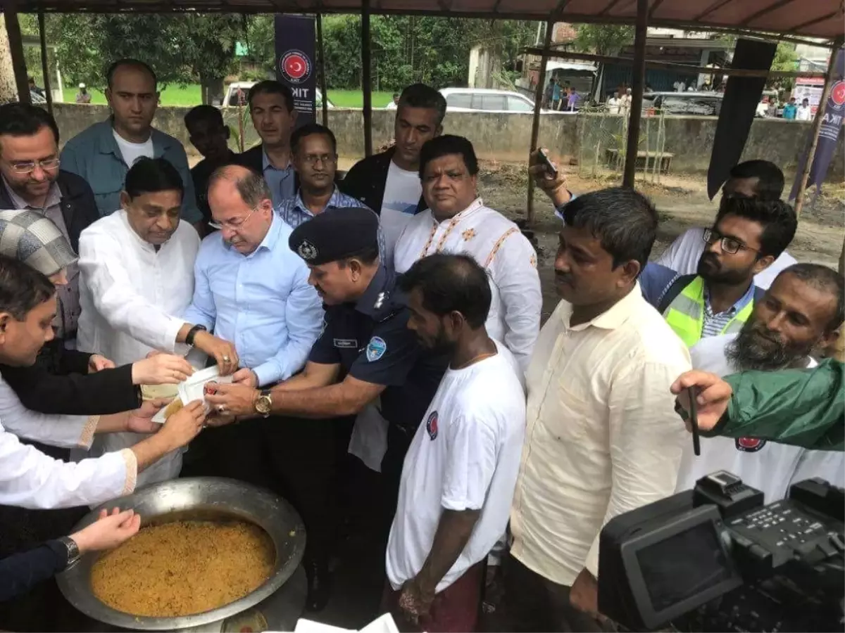 Recep Akdağ, Rohingya Kampını Ziyaret Etti