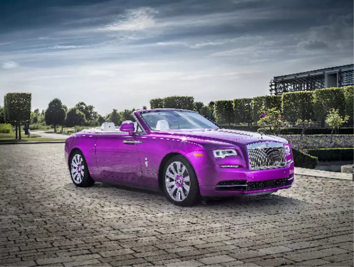 Rolls-Royce Yeni Bespoke Otomobili Ünlü Kolleksiyonere Teslim Etti