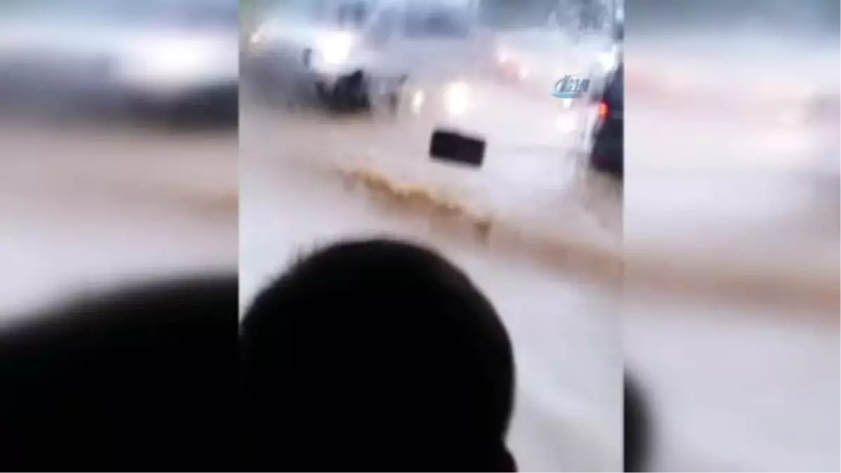 Sağanak Yağmur Sonrası Trafik Durma Noktasına Geldi