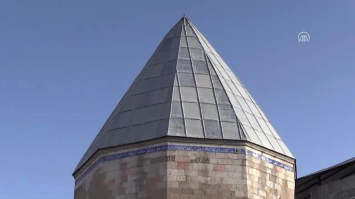 Selçuklu Camisinin "Kaybolan Türbesi" Gün Yüzüne Çıkıyor