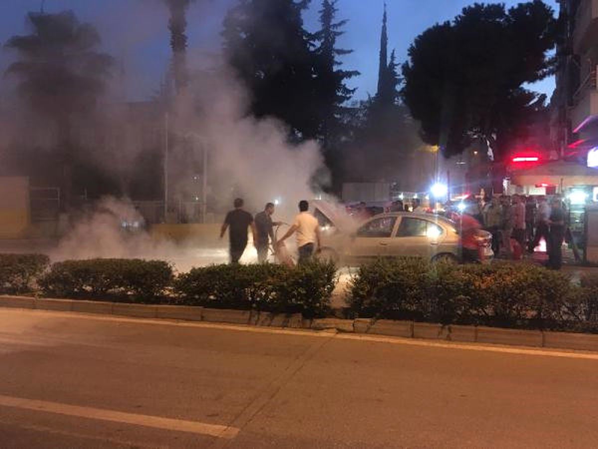 Seyir Halindeki Otomobildeki Patlama Korkuttu