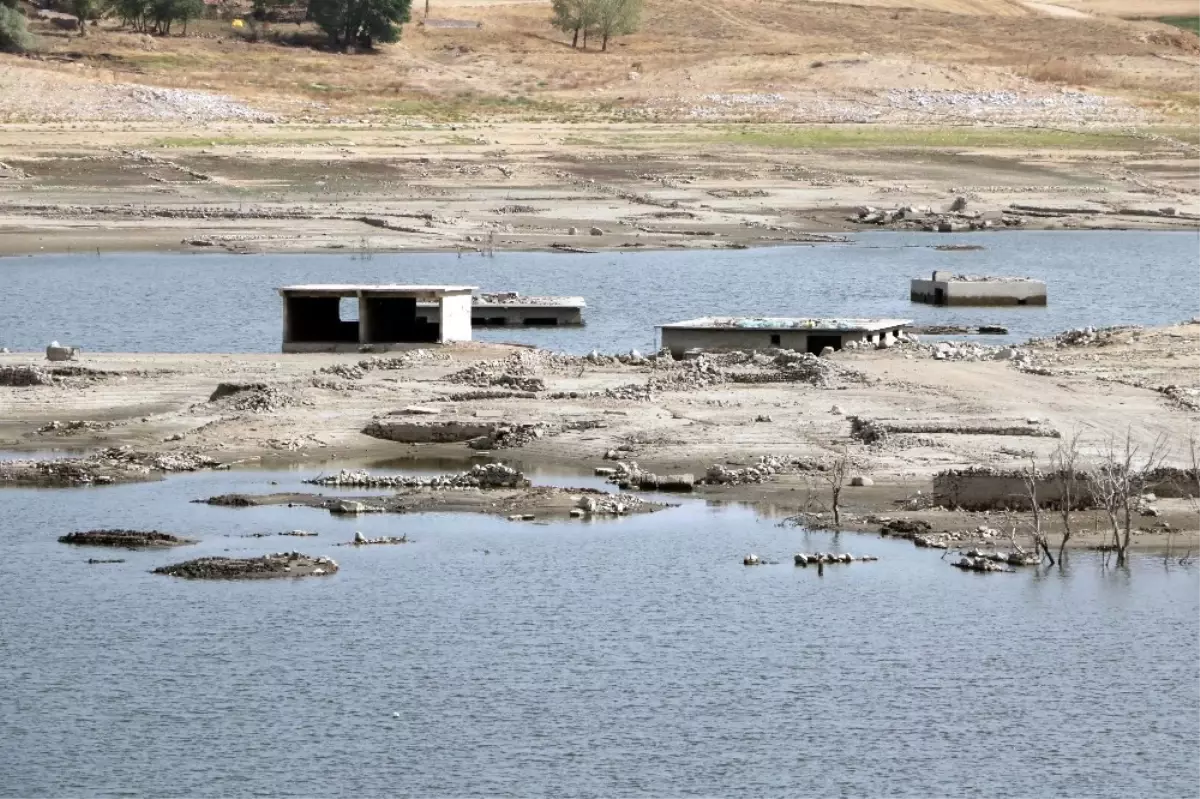 Sular Çekildi, Köy Ortaya Çıktı