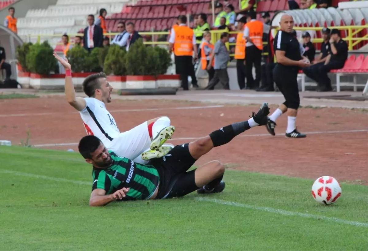 Tff 2. Lig Beyaz Grup: Sakaryaspor: 1 - Gümüşhanespor: 1